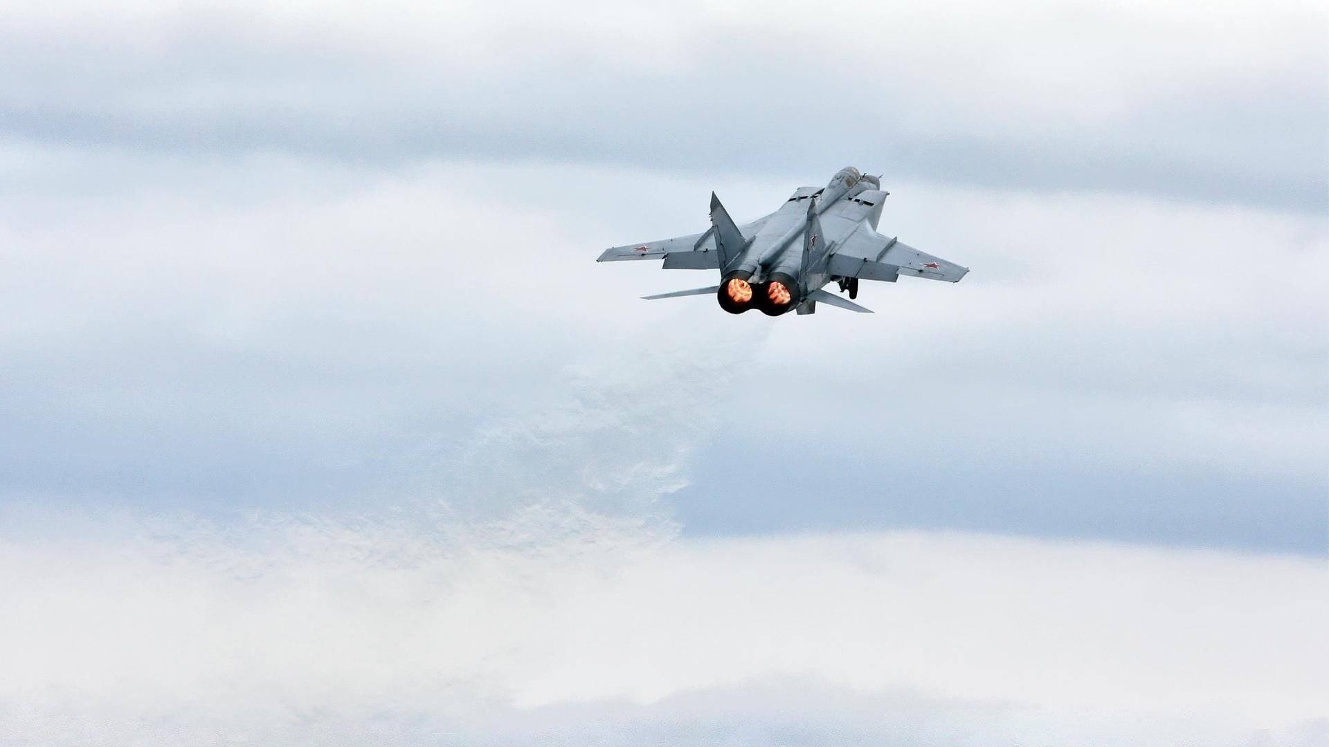 划水深度对蝶泳速度的影响，蝶泳s型划水好还是i