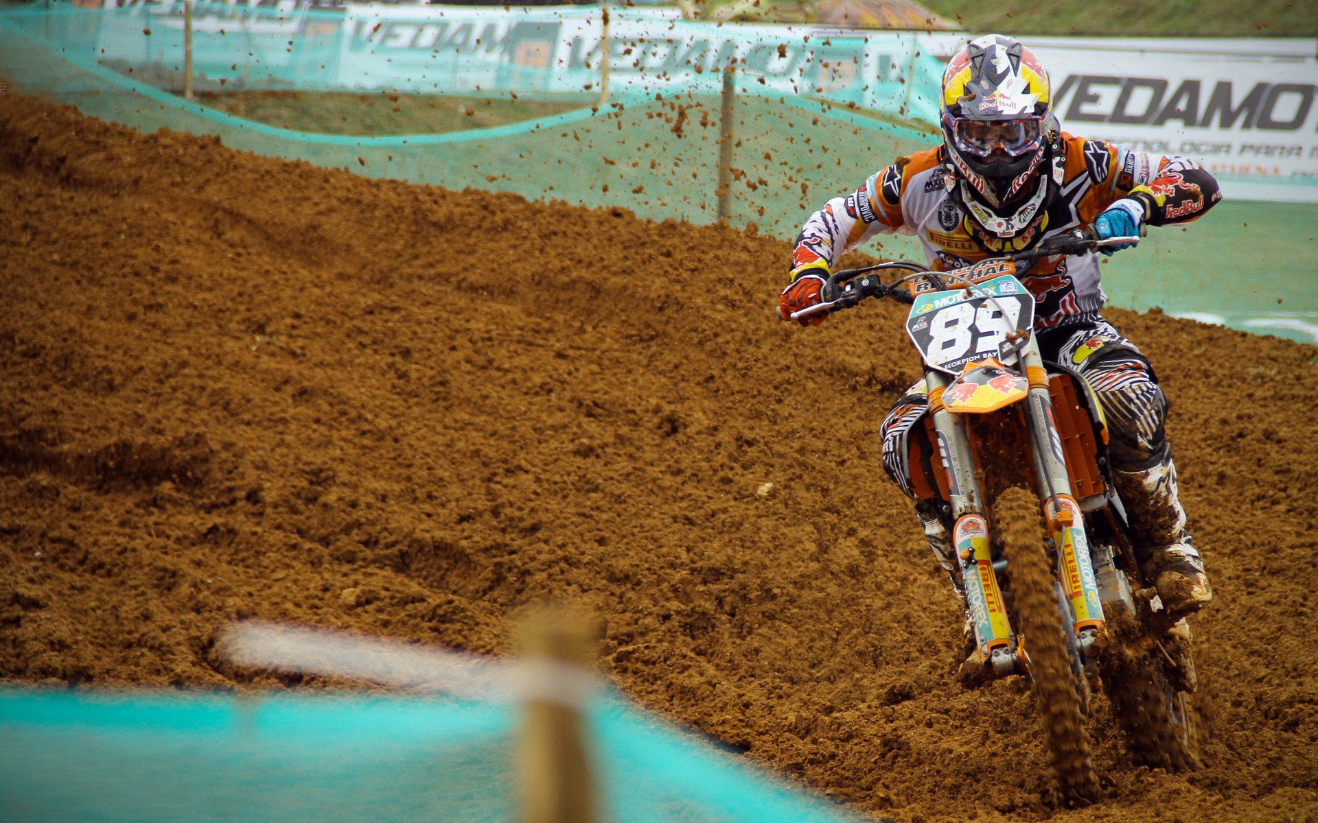 《电竞产业链中的创新创业机会：从硬件到内容全景分析》，电竞行业产业链的构成是什么